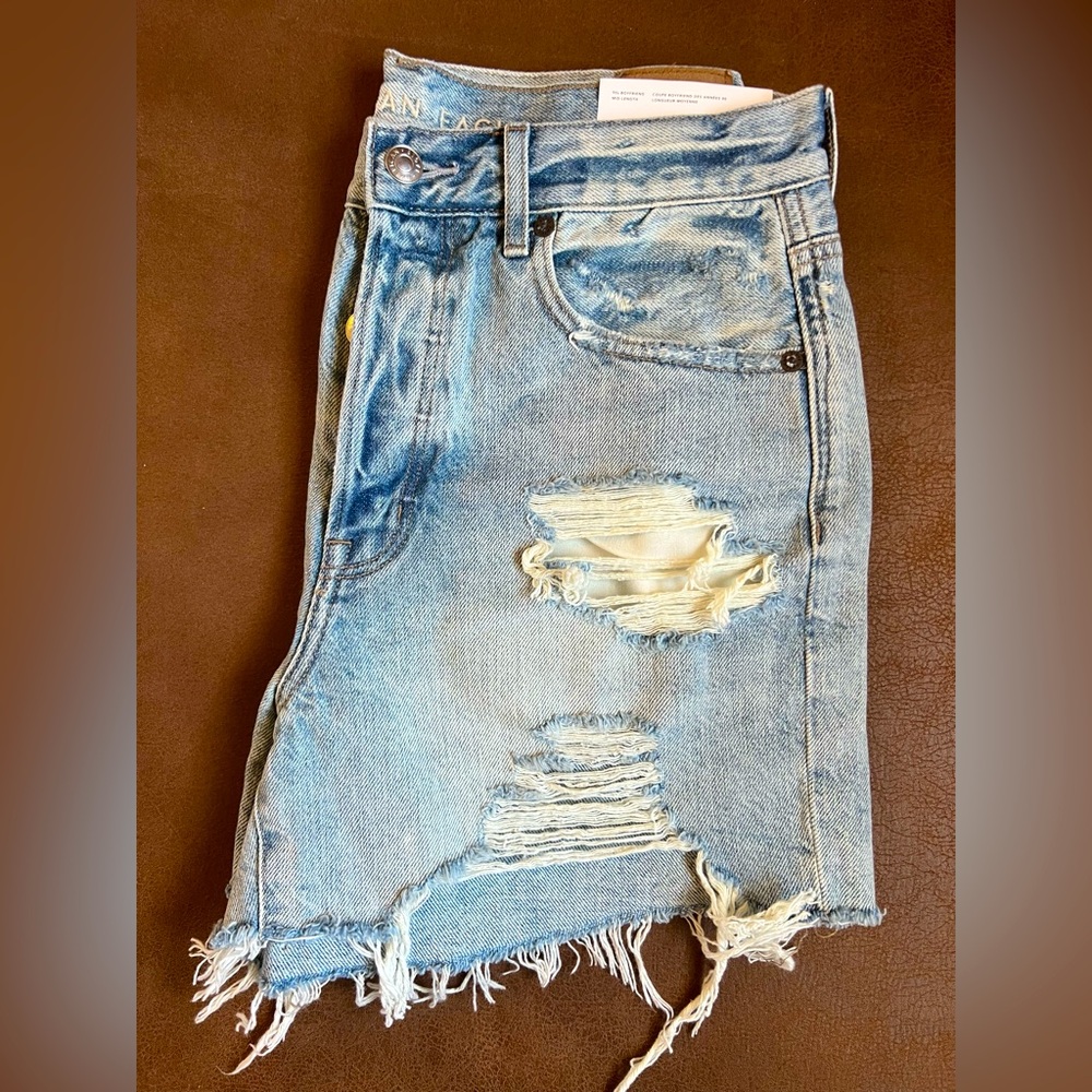 American Eagle 90’s Boyfriend Denim Shorts size 8